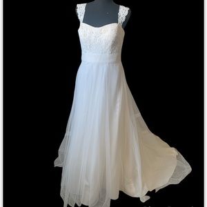 David’s Bridal Wedding Dress. Size 10